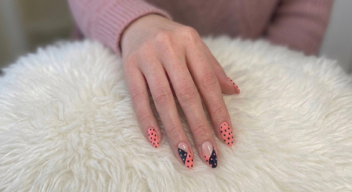Polka Chic Press-On Nails | Reusable Gel Nails | Fluture
