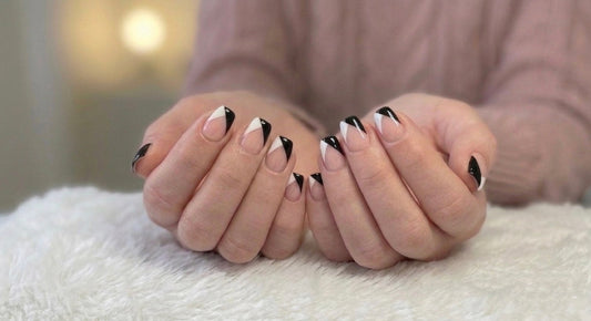 Monochrome Chevron Press-On Nails | Reusable Gel Nails | Fluture